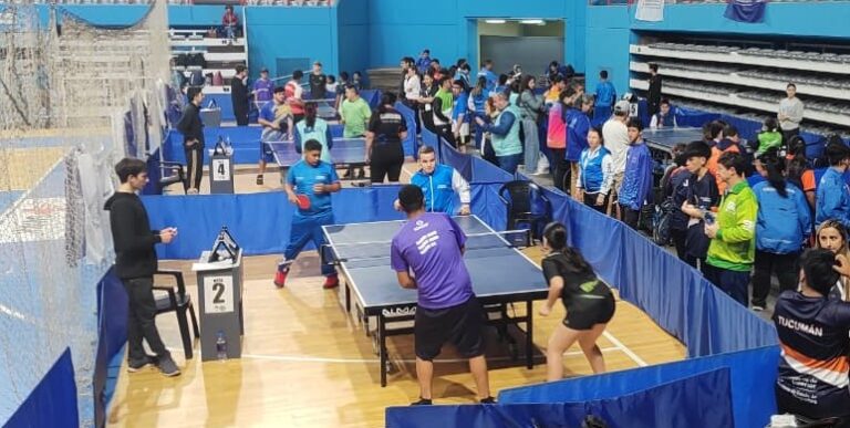 Evita Día 2: emoción y compañerismo 🎉🏓